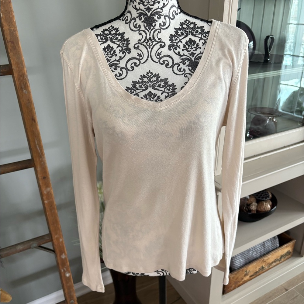 Gap size medium light tan V neck top